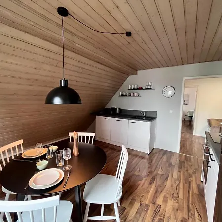 Homestay In Gepflegter - In Der Naehe Des Bahnhofs - 3 *